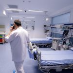 banii de sub salteaua patului cover