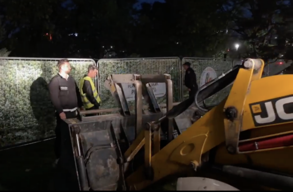 Scandalul planșeului se amplifică. Nicușor Dan a revenit cu buldozere. Captură video