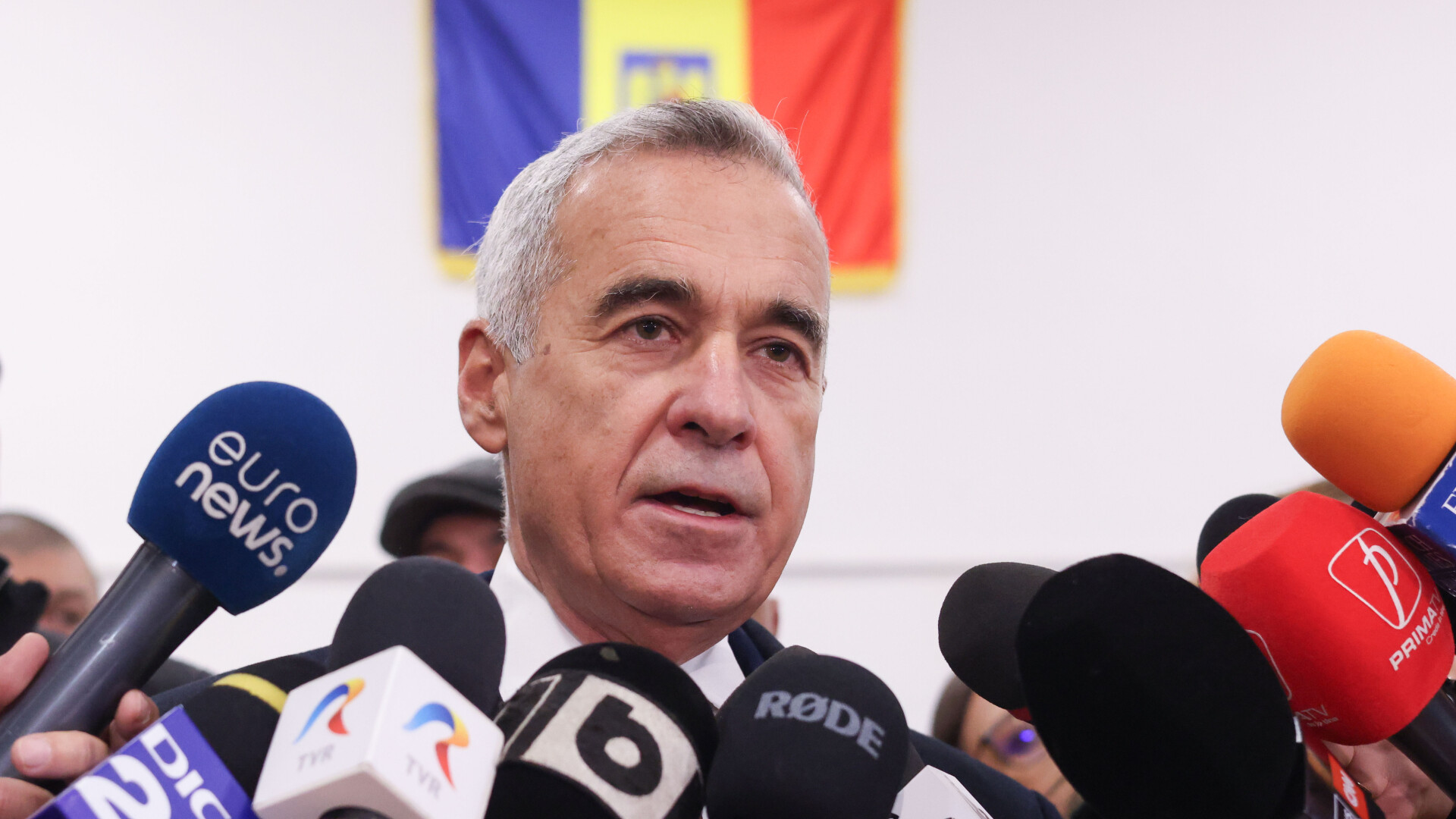 Dosar penal după ce un jurnalist a fost amenințat de șeful unei organizații care îl sprijină pe Călin Georgescu. Amenințări cu moartea și către o organizație pentru drepturile romilor