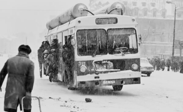 Sărbători în Bucureștiul comunist | 20 Decembrie:  „Lumea știe ce trăim noi acum?”