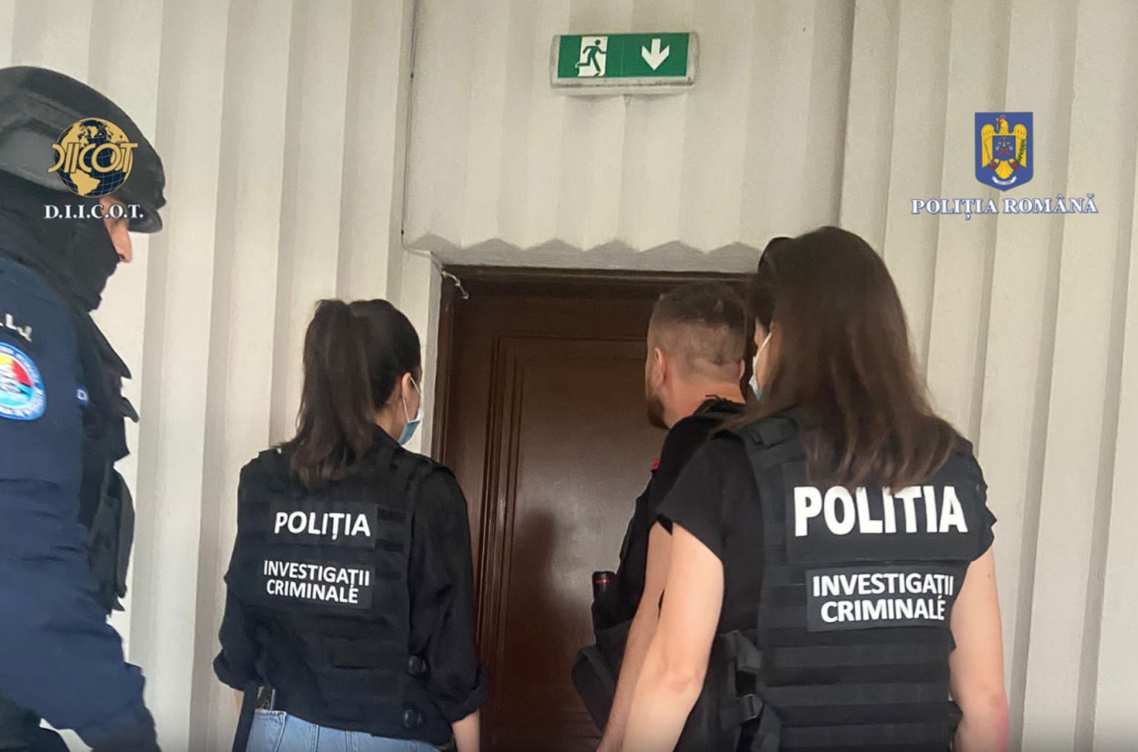 „Lagărele” Ilfovului | Victimele au fost drogate „ca să doarmă 15 ore” iar hainele le-au fost stropite cu insecticide „care nu miros” împotriva ploșnițelor și păduchilor: „Să ai precizie când dai! Omoară oamenii, știi?