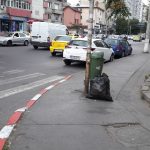 Saci de gunoaie pe strada in Bucuresti, sectorul 5.