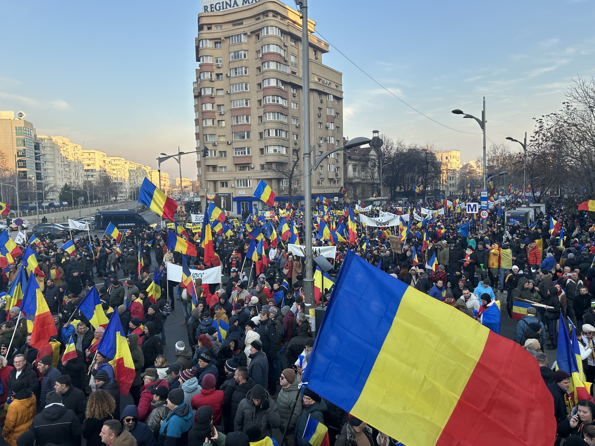 FOTOREPORTAJ | Turul Bucureștiului cu protestatarii AUR. Nicușor Dan, luat și el la țintă de manifestanți
