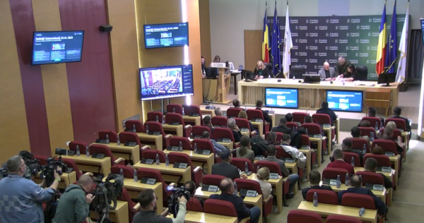 Război „la baionetă” pentru controlul în CGMB. AUR și PUSL fac alianță cu PSD și PNL, iar majoritatea se schimbă din nou. Foto: Captură de ecran