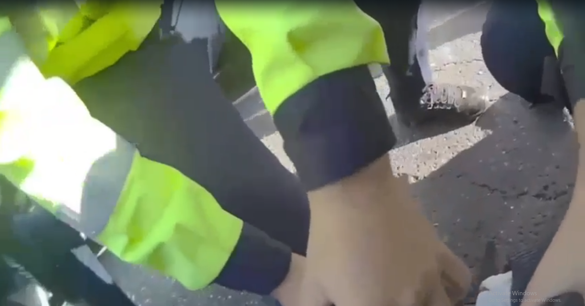 Un şofer scandalagiu beat a încercat să fugă de Poliţie, după ce a făcut accident