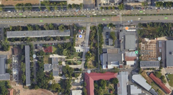 Un teren de la adresa Iuliu Maniu nr.11 ar urma să fie amenajat drept centru de învăţare în aer liber. FOTO: Google Satellite View
