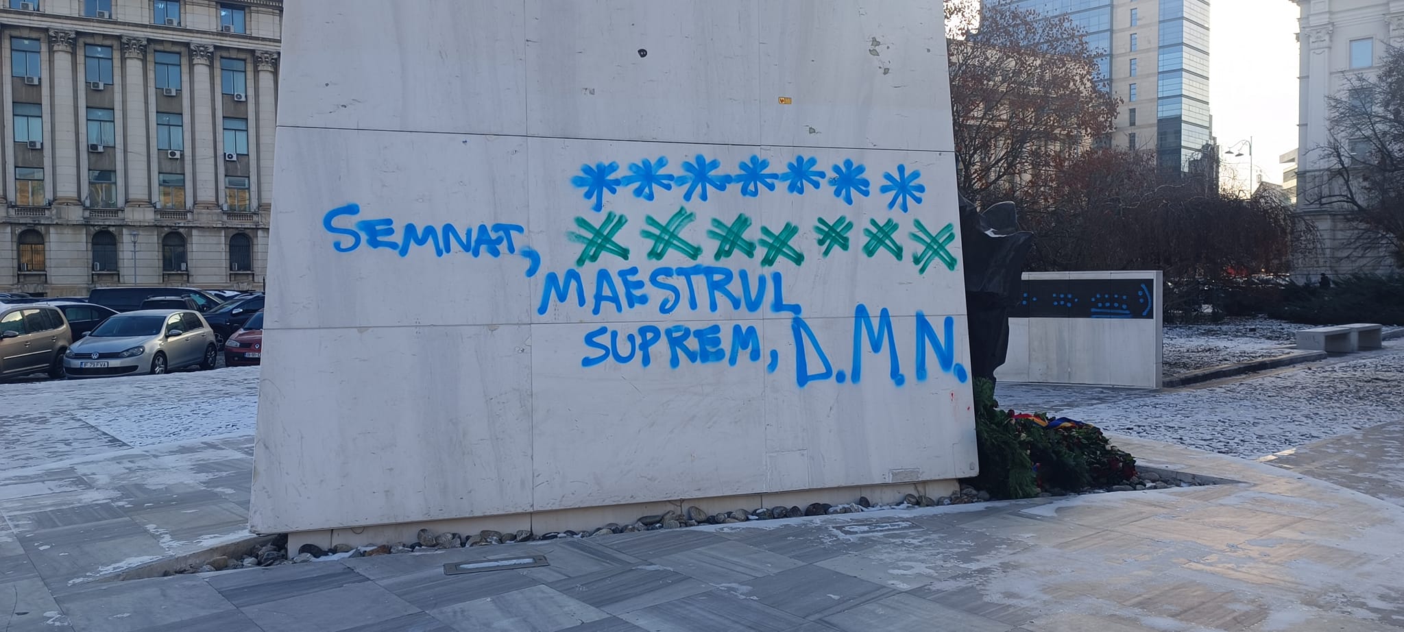 Două monumente din Piața Revoluției și două biserici, vandalizate