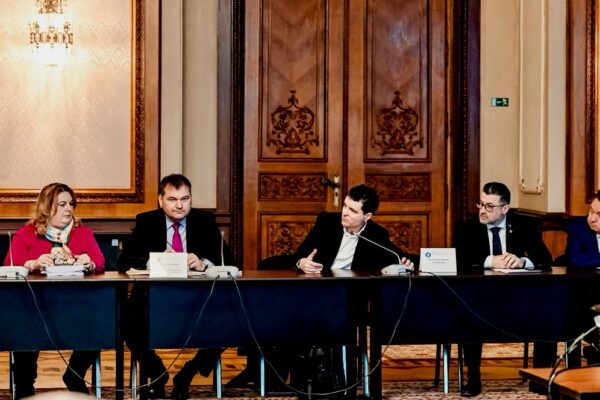 Nicuşor Dan, noi acuze pentru coaliţia guvernamentală. FOTO: FB / Nicuşor Dan