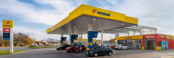Benzina s-a ieftinit. Foto Petrom