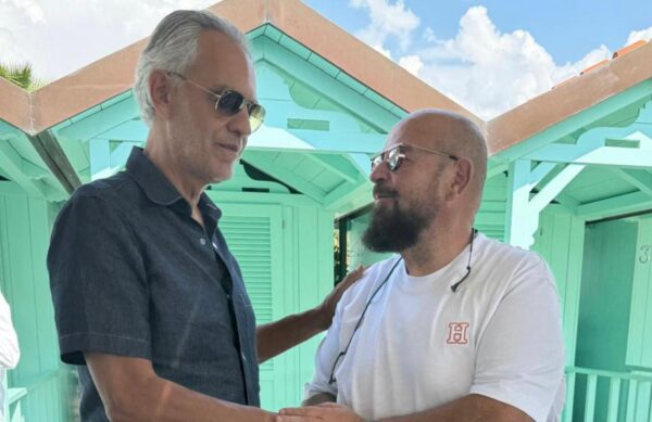 Piedone anunţă un concert caritabil în Piața Constituției, cu „bunul său prieten” Andrea Bocelli. FOTO: FB / Cristian Popescu Piedone