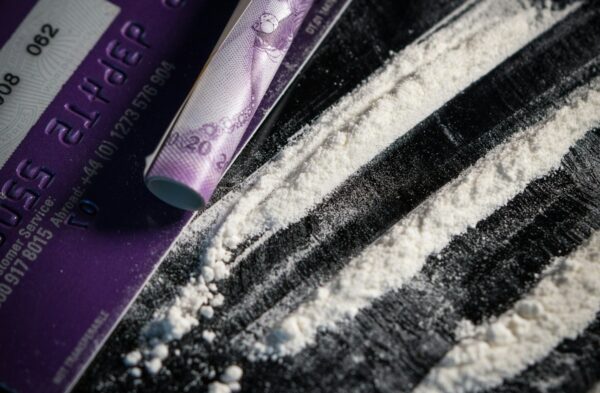 România, te iubesc! | Povestea lui Iulian, consumatorul de droguri care și-a îngropat fratele din cauza dependenței. Foto: Unsplah