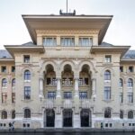 Liberal angajat ca director