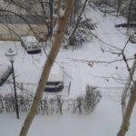 Trotuarele sunt pline de zăpadă